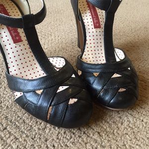 B.A.I.T. ‘Vivian’ Black Pumps